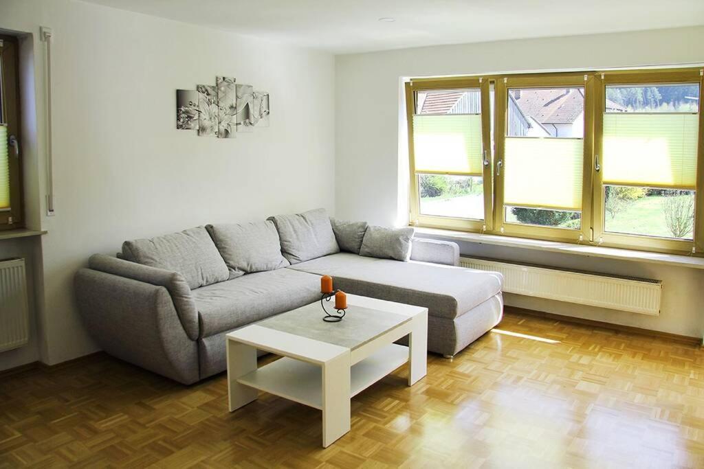 Schoene Helle Ferienwohnung In Waldnaehe Berching Exterior photo