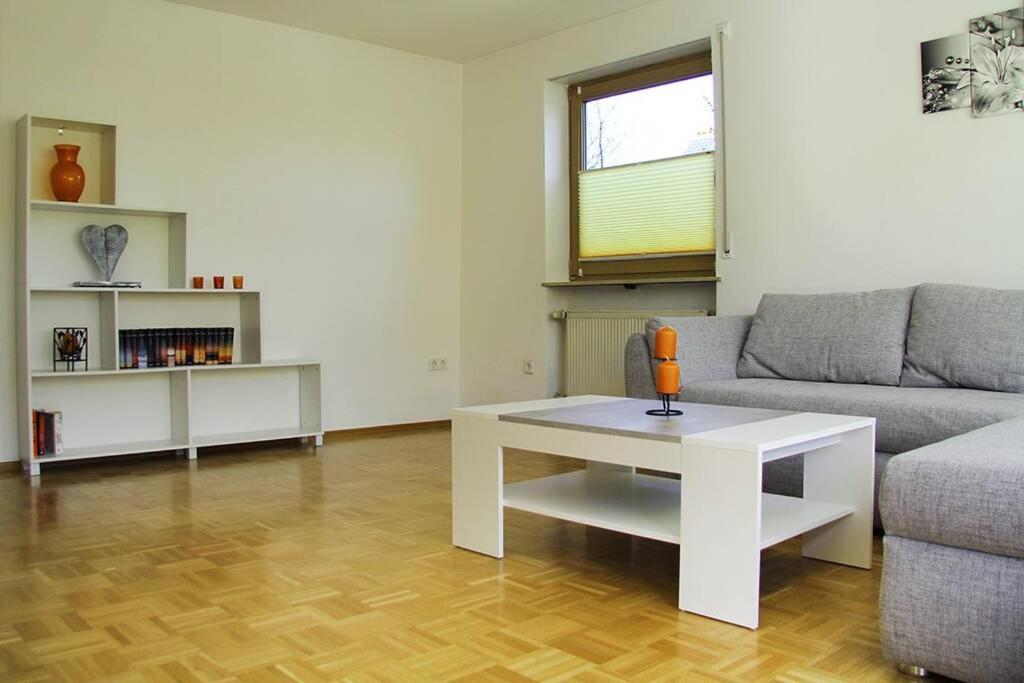 Schoene Helle Ferienwohnung In Waldnaehe Berching Exterior photo